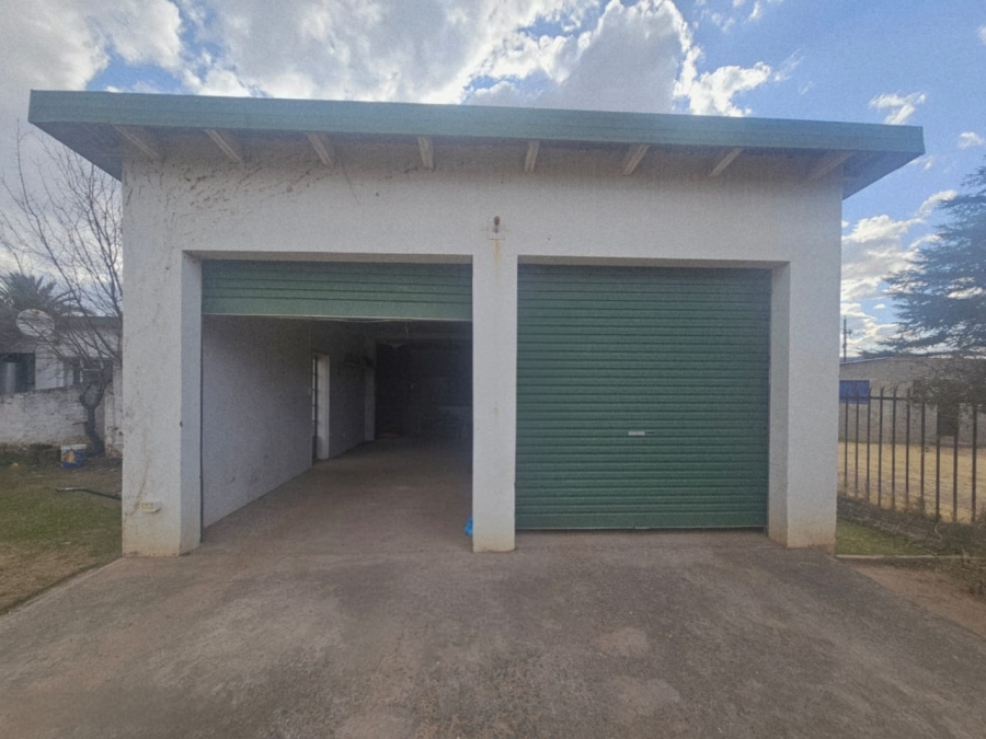 4 Bedroom Property for Sale in Ladybrand Free State